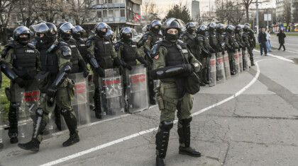 1741513897 rame uz rame radnici i studenti kruzni tok nbg policija 080325 foto goran srdanov nova rs 29 scaled 1