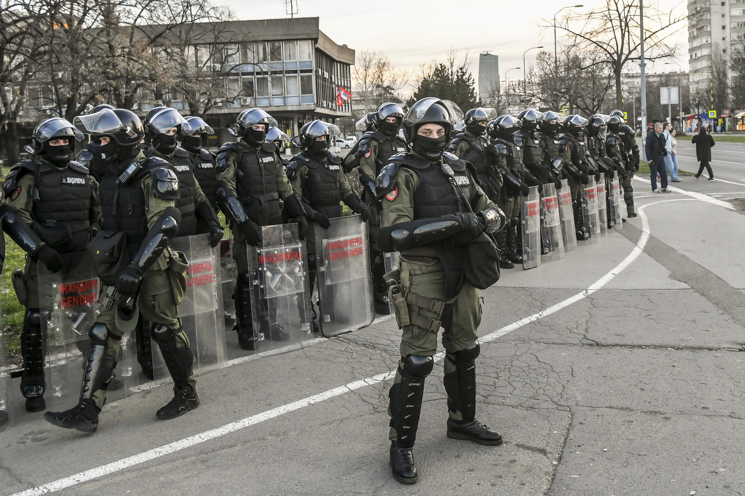 1741513897 rame uz rame radnici i studenti kruzni tok nbg policija 080325 foto goran srdanov nova rs 29 scaled 1